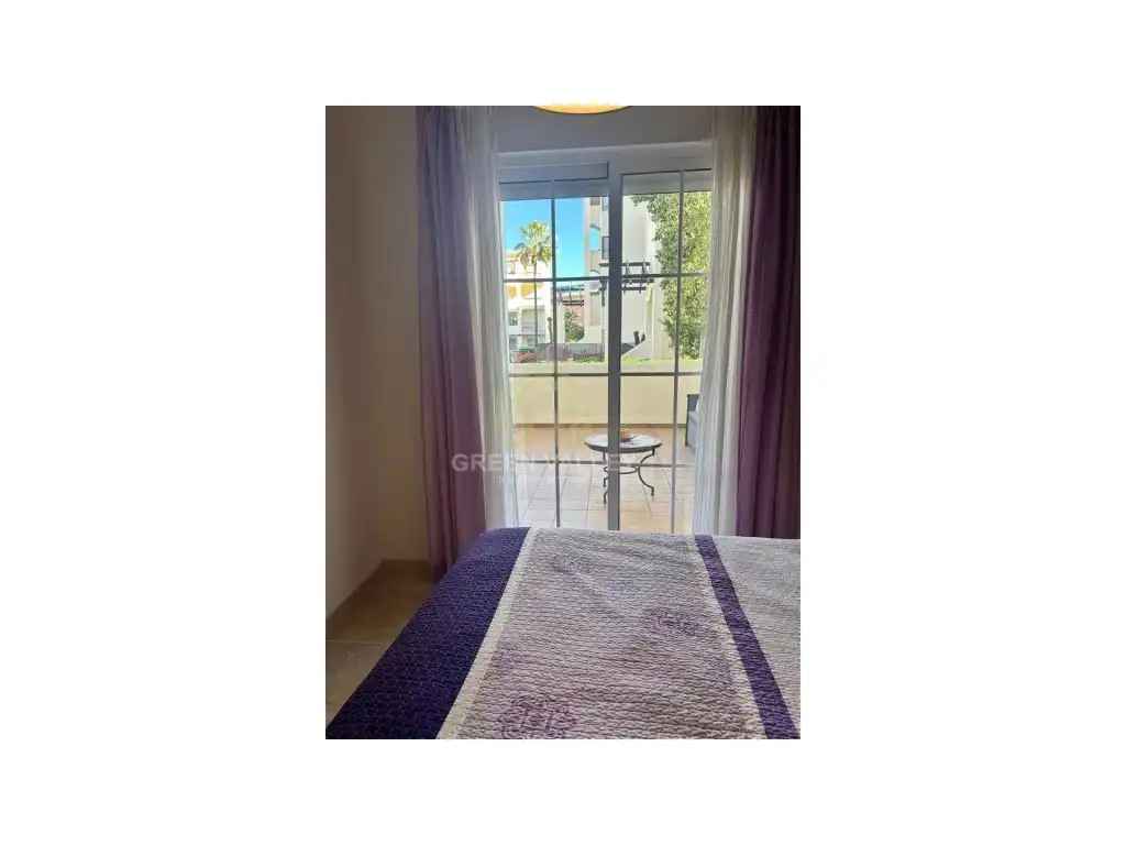 Dormitori de Pis en venda en Manilva amb Aire condicionat, Calefacció i Jardí privat