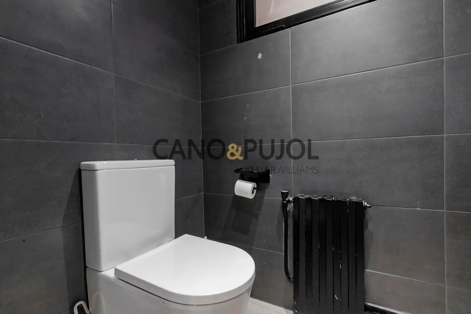Badezimmer von Büro zum Verkauf in Barcelona mit Klimaanlage, Heizung und Abstellraum