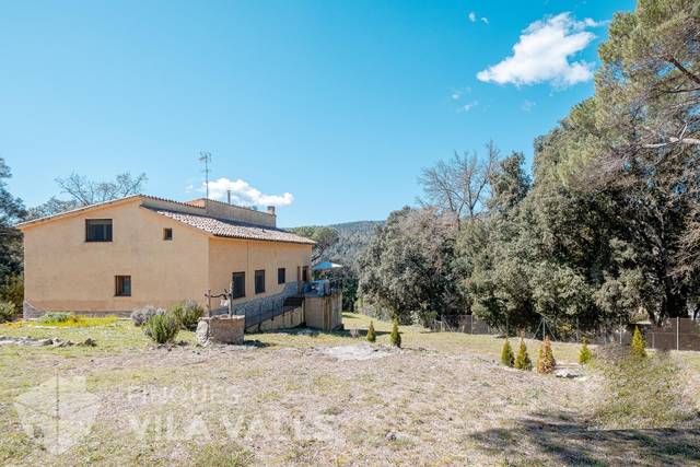 Casa-chalet en Venta en  c el roure  en Sant Quirze Safaja