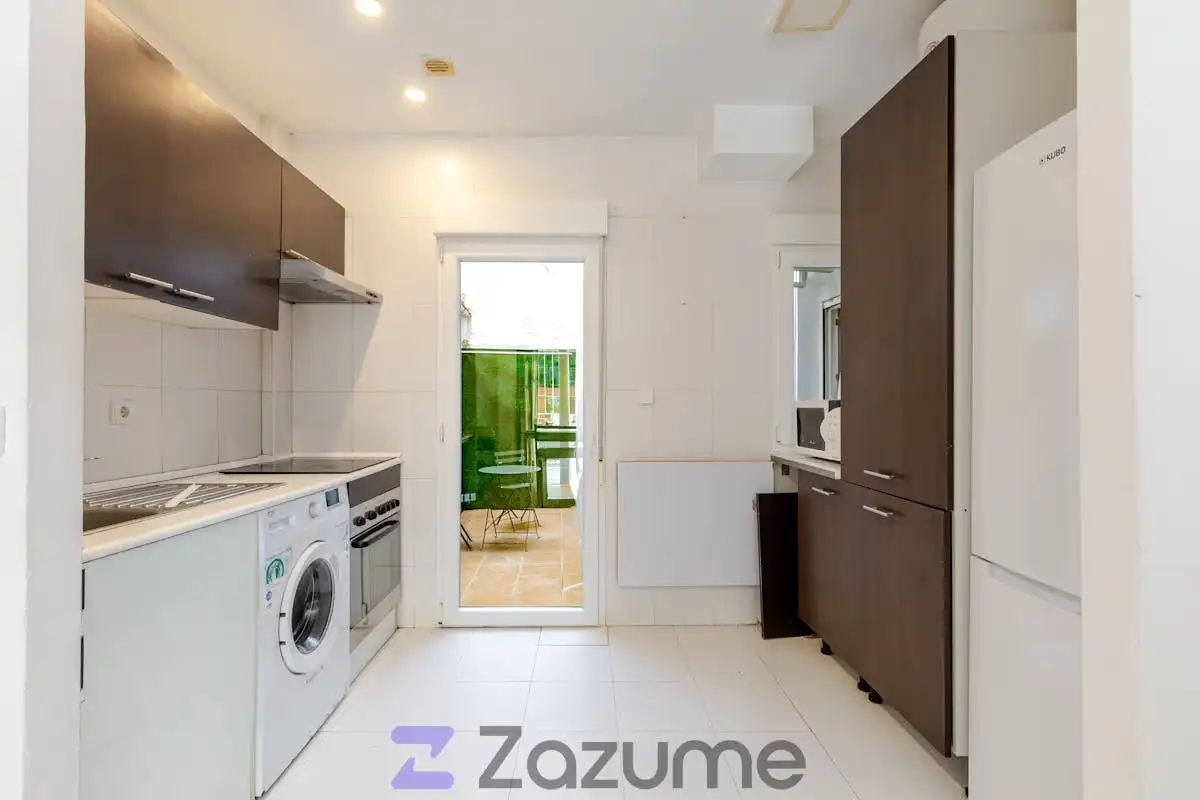 Kitchen of Flat for rent in Madrid  with Air Conditioner, Parquet flooring and Terrace