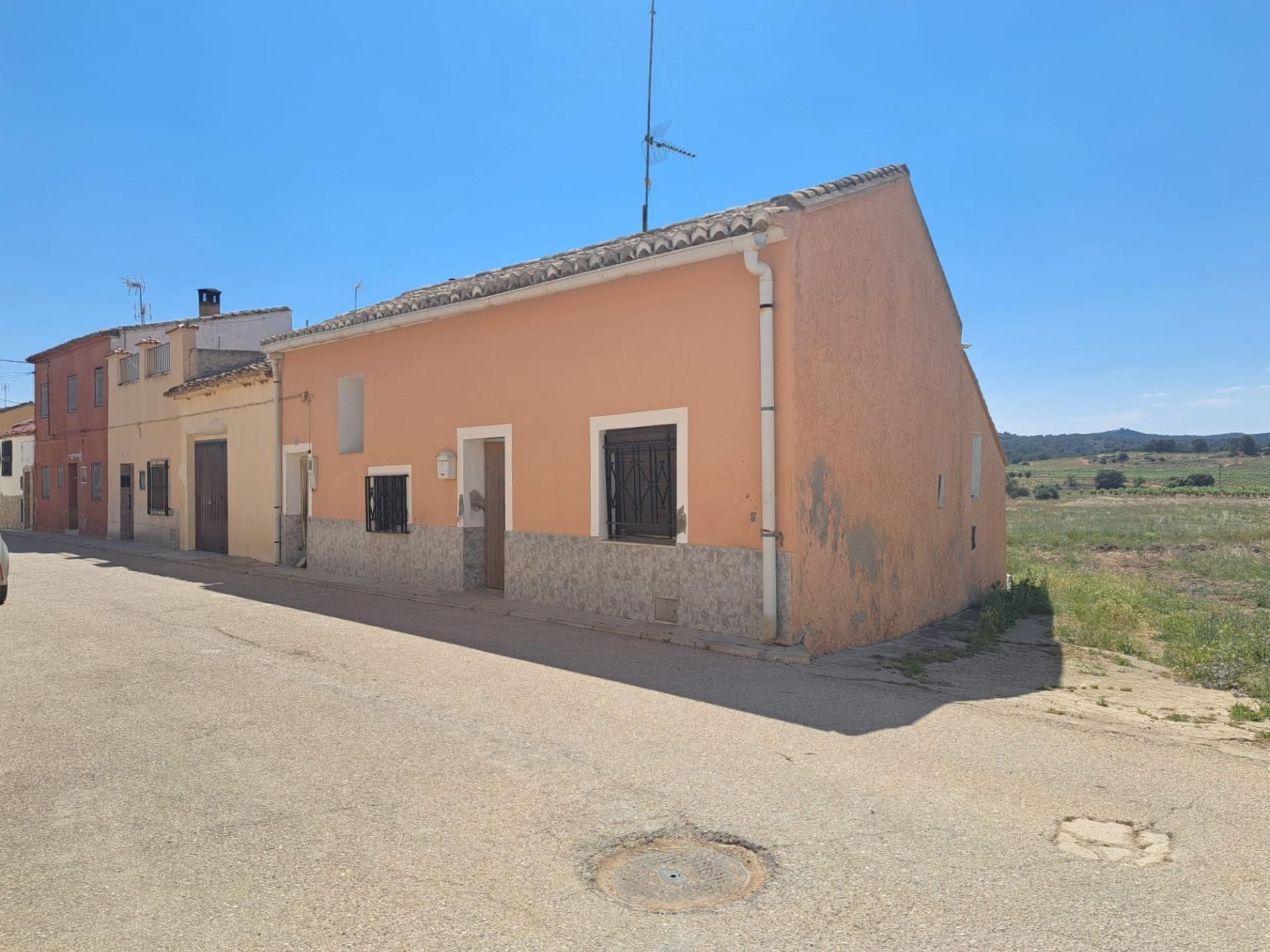Vista exterior de Casa adosada en venta en Requena con Calefacción y Trastero