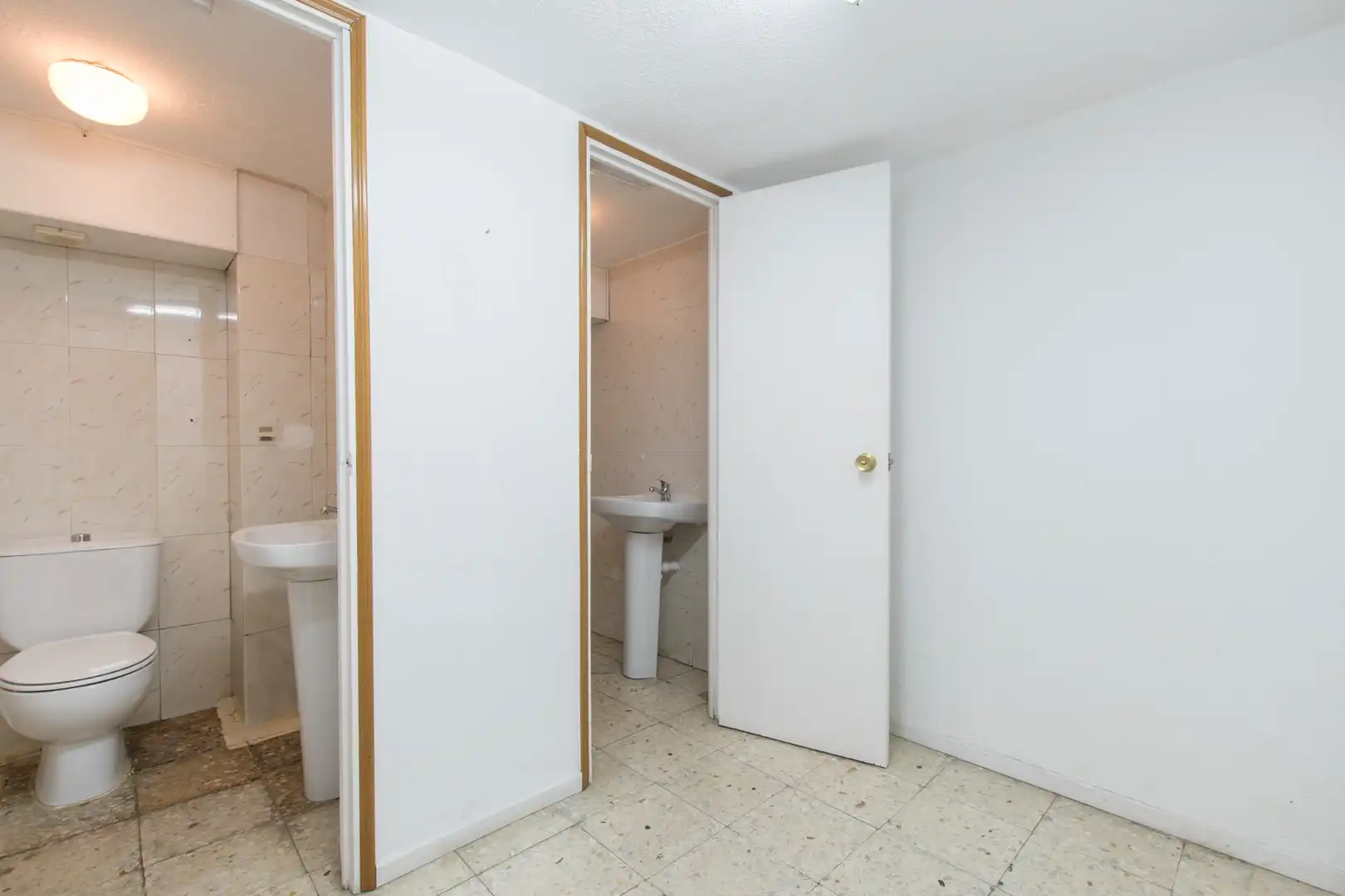 Baño de Local en venta en Madrid con Aire acondicionado
