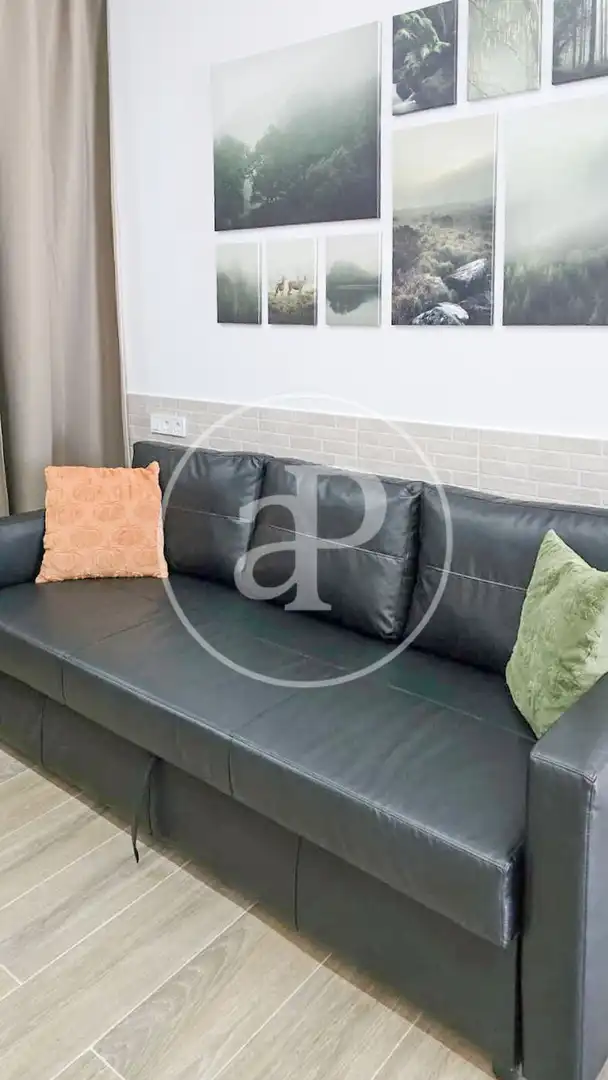 Flat for sale in Valencia  with Air Conditioner, Heating and Furnished