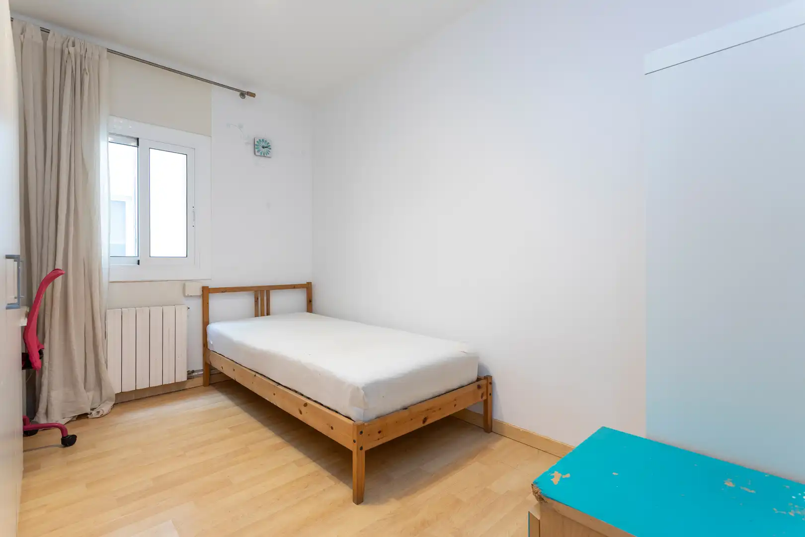 Dormitori de Pis en venda en Sant Adrià de Besòs amb Calefacció, Parquet i Moblat