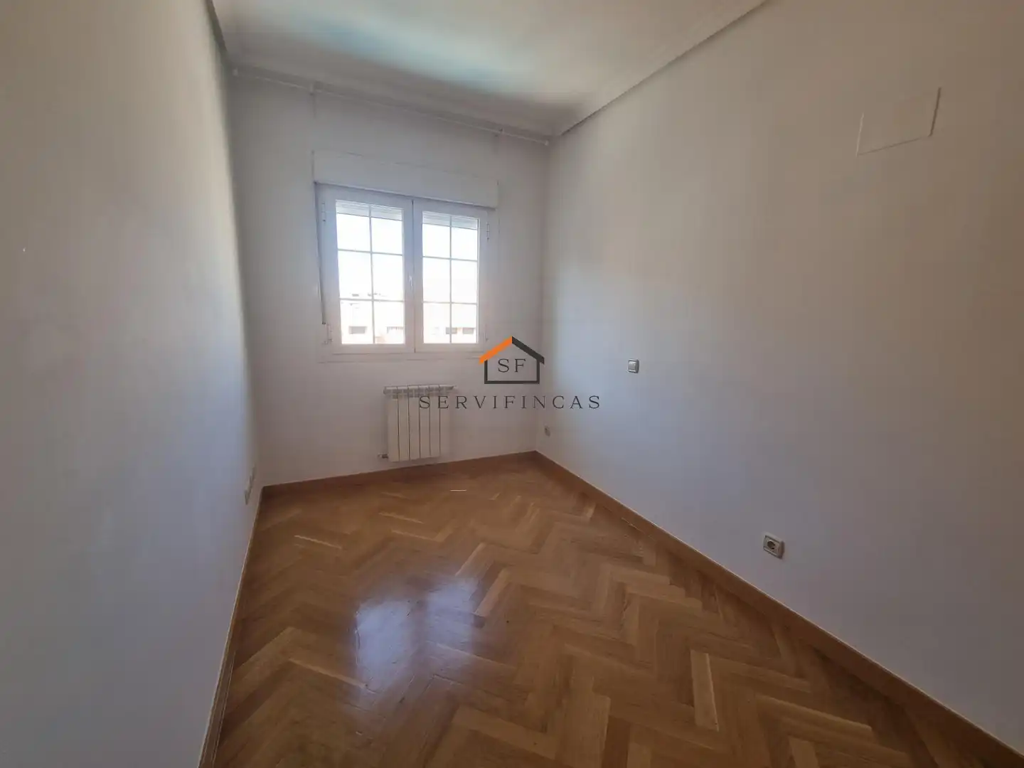 Bedroom of Flat for rent in Madrid  with Heating, Parquet flooring and Storage room