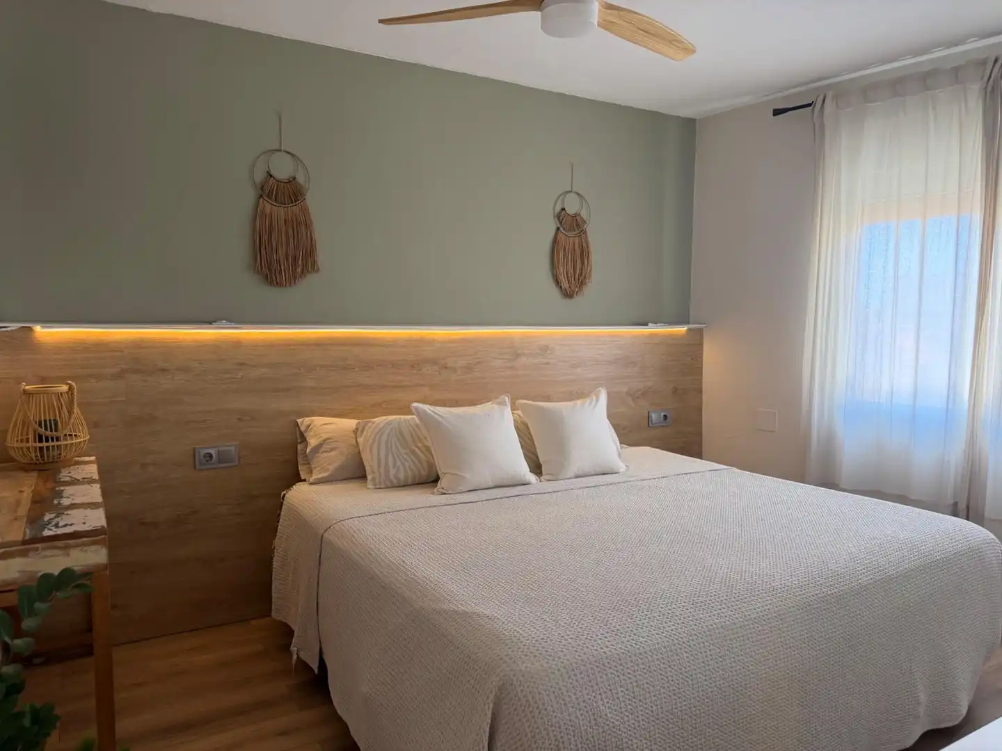 Schlafzimmer von Dachboden zum Verkauf in Mataró mit Klimaanlage, Heizung und Parkett