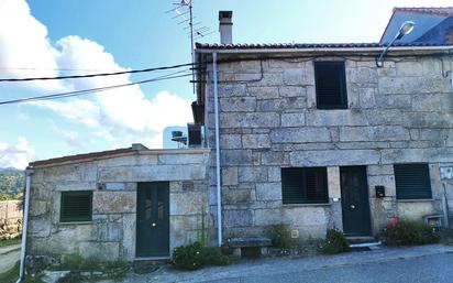 Vista exterior de Casa adosada en venda en Gondomar amb Parquet, Traster i Balcó