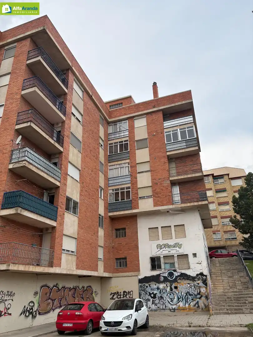 Außenansicht von Wohnung zum Verkauf in Aranda de Duero mit Heizung, Terrasse und Möbliert