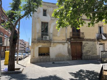 Casa rustica con balcone in vendita a de Sant Magí