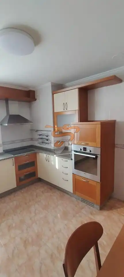 Cuina de Pis de lloguer en Ferrol amb Calefacció
