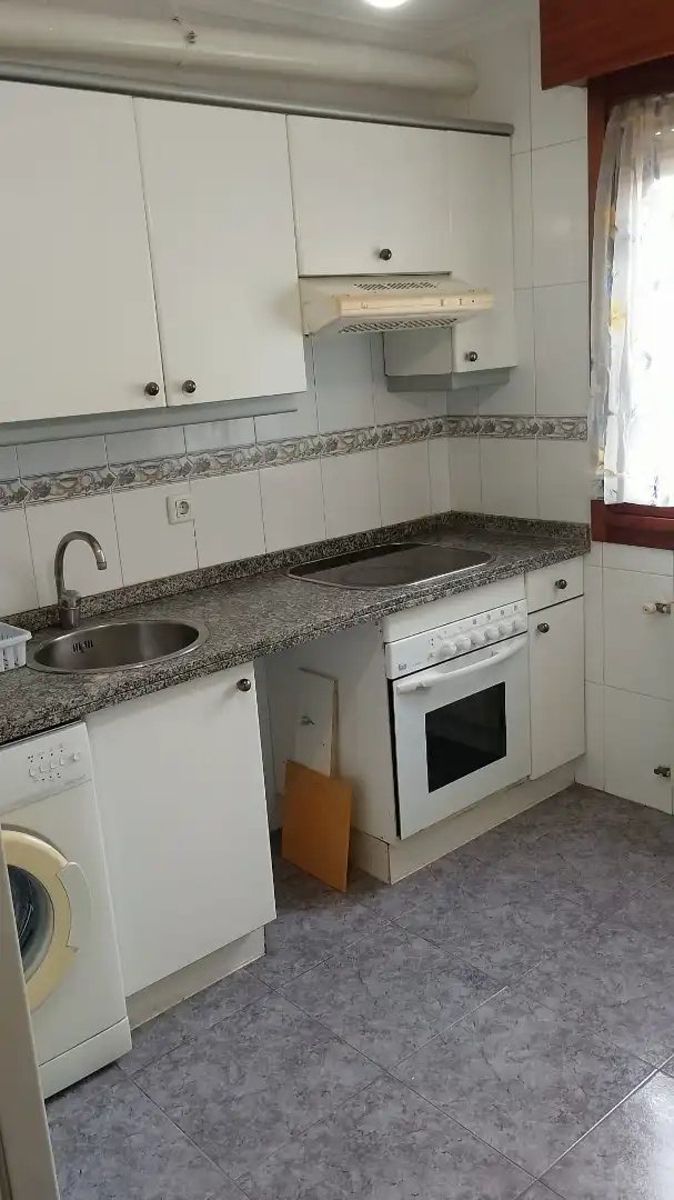 Cocina de Apartamento de alquiler en Oviedo  con Calefacción, Parquet y Amueblado