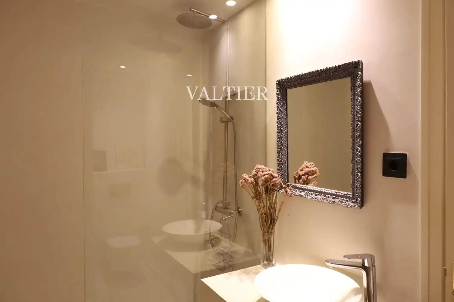Bathroom of Flat for rent in Madrid  with Air Conditioner, Storage room and Furnished
