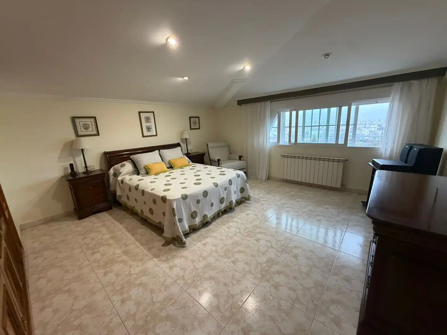 Dormitori de Casa o xalet en venda en Poio amb Calefacció, Parquet i Terrassa