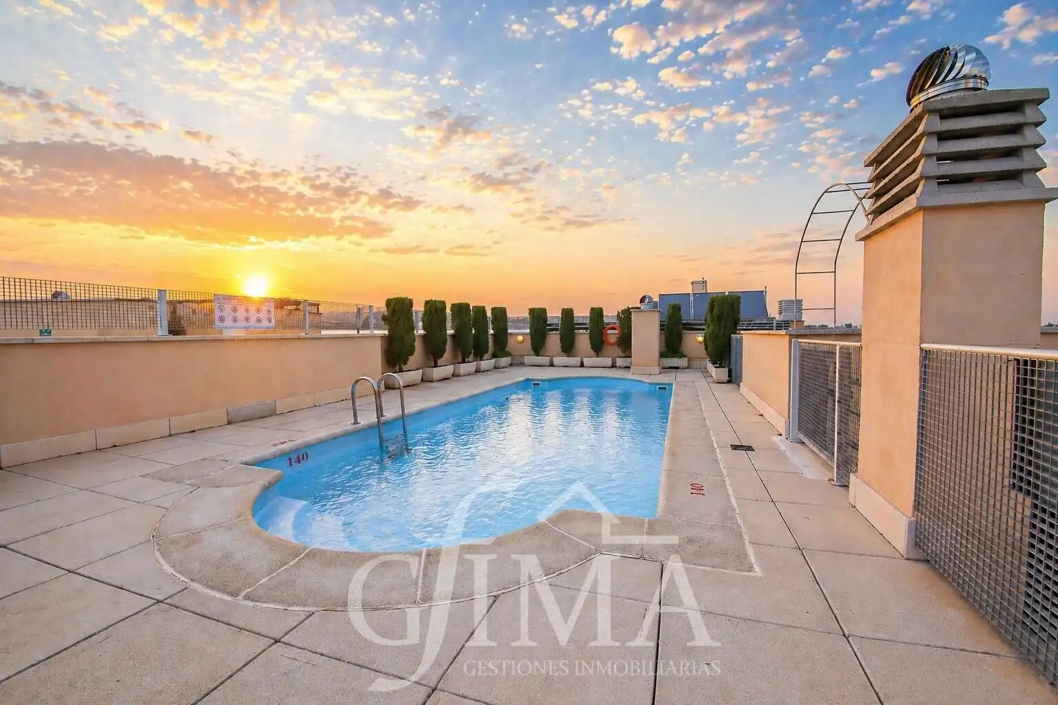Swimming pool of Flat for sale in Tomelloso  with Air Conditioner, Heating and Parquet flooring