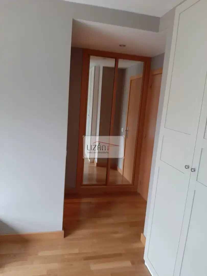Schlafzimmer von Wohnung zum Verkauf in Oviedo  mit Heizung, Parkett und Abstellraum