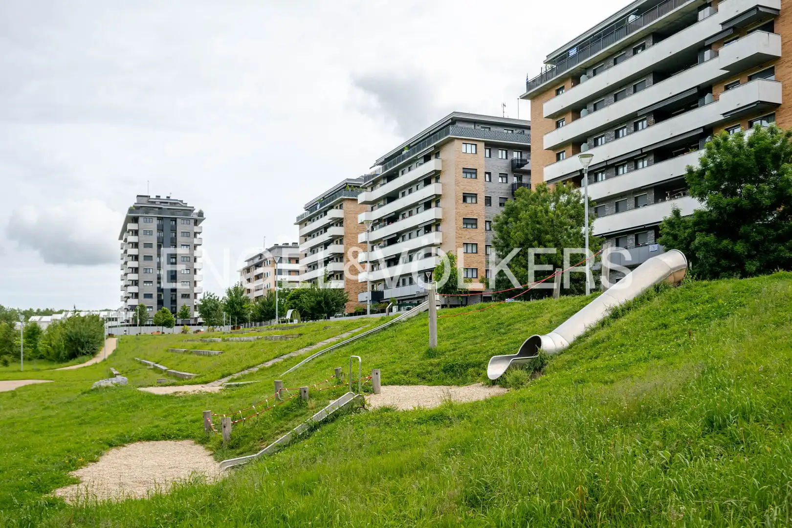 Vista exterior de Piso en venta en Astigarraga con Calefacción, Jardín privado y Terraza