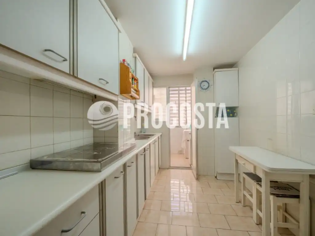 Küche von Wohnung zum Verkauf in Almuñécar mit Klimaanlage, Privatgarten und Terrasse