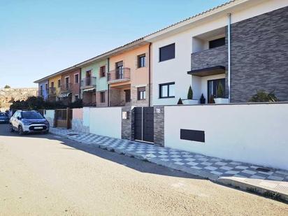 Vista exterior de Casa adosada en venda en Ariza amb Jardí privat, Terrassa i Balcó