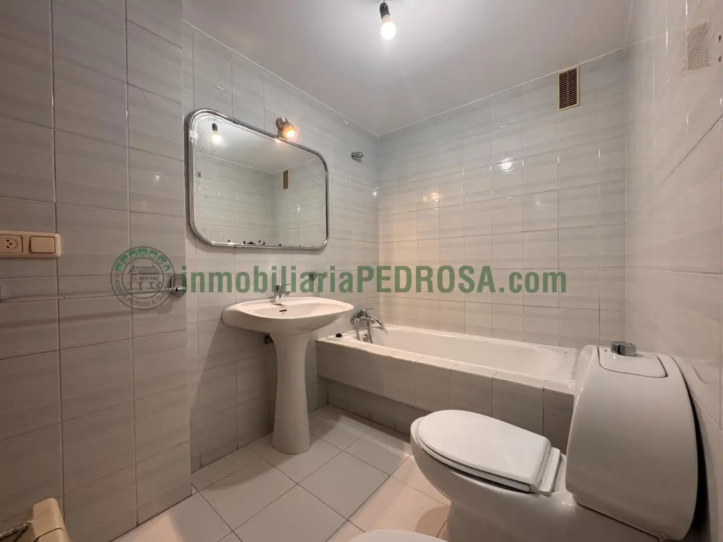 Bedroom of Flat for sale in Pontevedra Capital   with Heating and Storage room