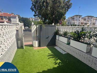 Maison mitoyenne avec piscine à vendre à La Mata