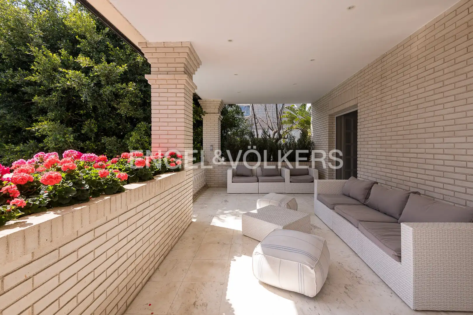 Terrassa de Casa o xalet en venda en Castelldefels amb Aire condicionat, Calefacció i Jardí privat
