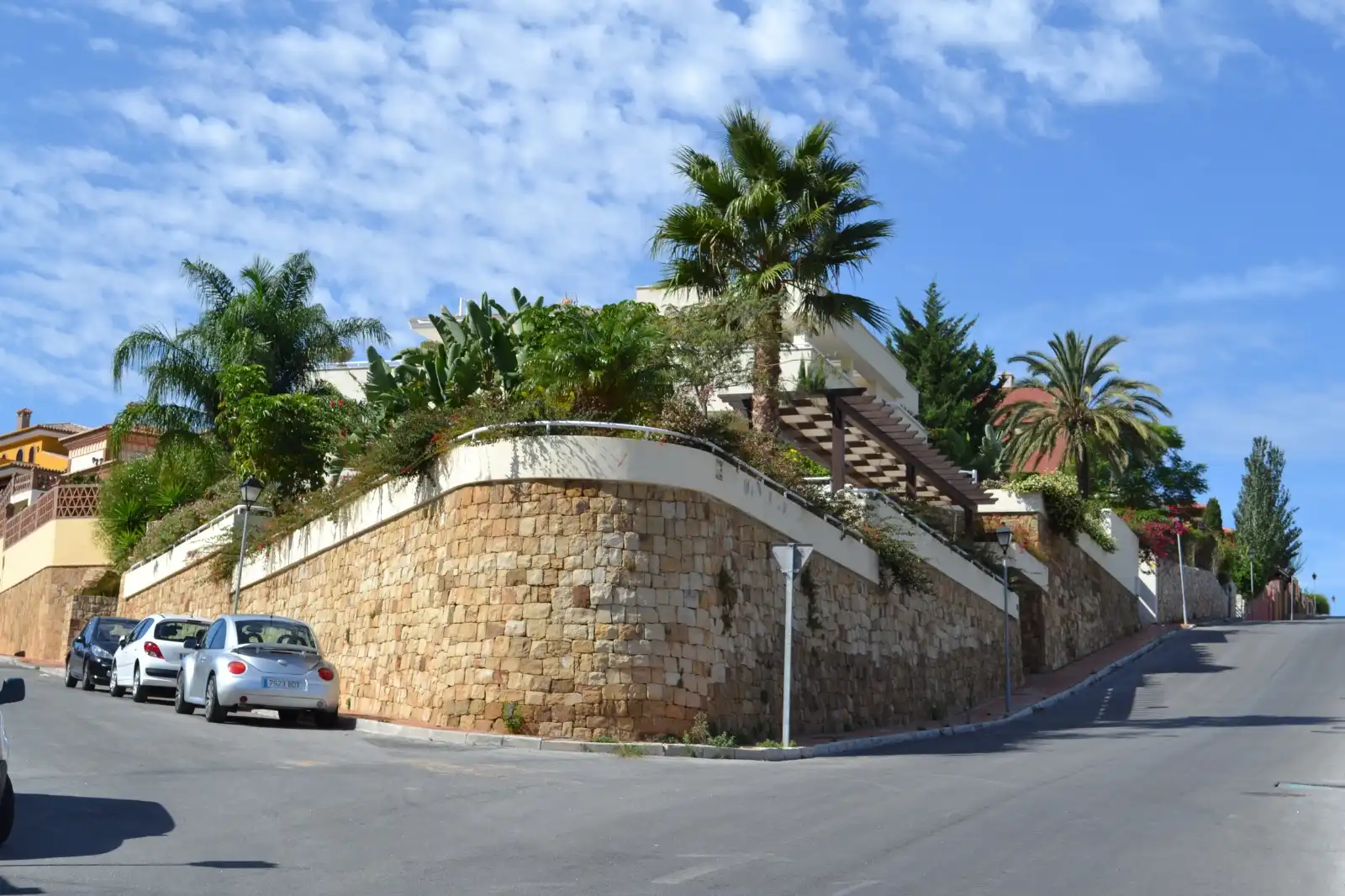 Vista exterior de Casa o xalet en venda en Alhaurín de la Torre amb Aire condicionat, Calefacció i Jardí privat