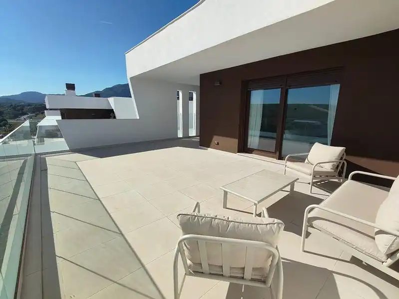 Terraza de Ático de alquiler en Estepona con Aire acondicionado, Calefacción y Jardín privado