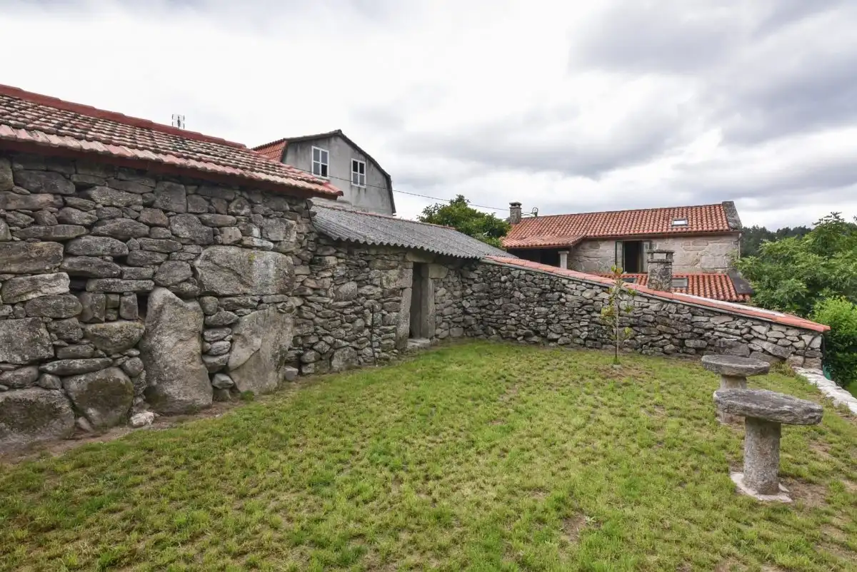 Vista exterior de Casa o xalet en venda en Mondariz amb Jardí privat, Terrassa i Traster