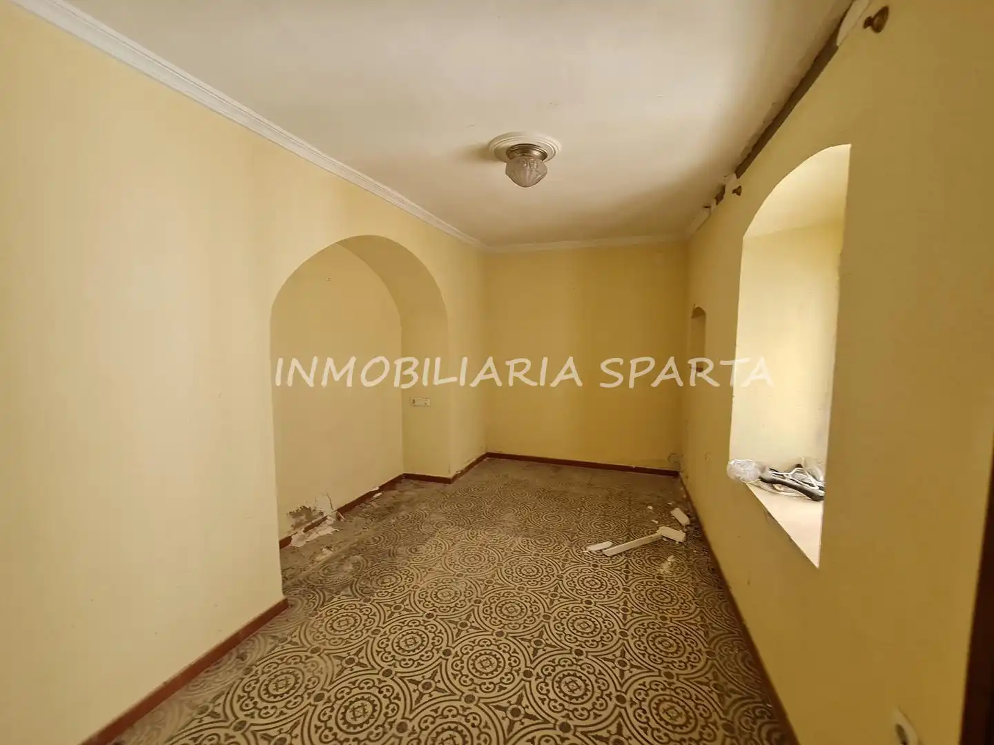 Casa adosada en venda en Sanlúcar la Mayor amb Jardí privat i Balcó