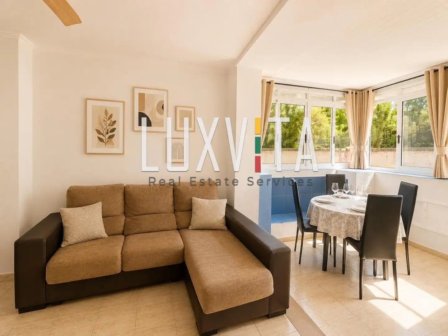 Sala de estar de Apartamento en venta en Adeje con Amueblado y Piscina comunitaria