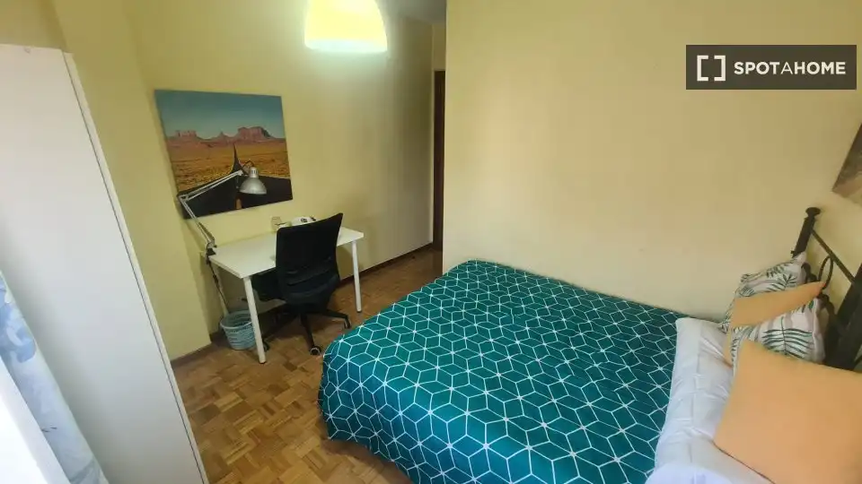 Habitación de Piso de alquiler en Alcalá de Henares con Aire acondicionado, Calefacción y Amueblado