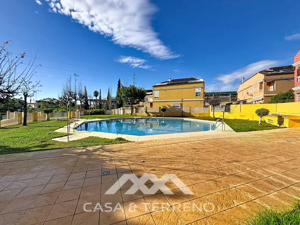 Jardí de Casa adosada en venda en Vélez-Málaga amb Aire condicionat, Piscina i Microones