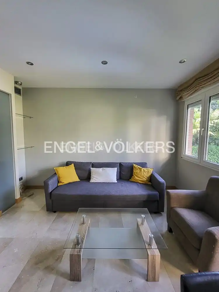 Living room of Flat for rent in Madrid  with Air Conditioner, Heating and Private garden