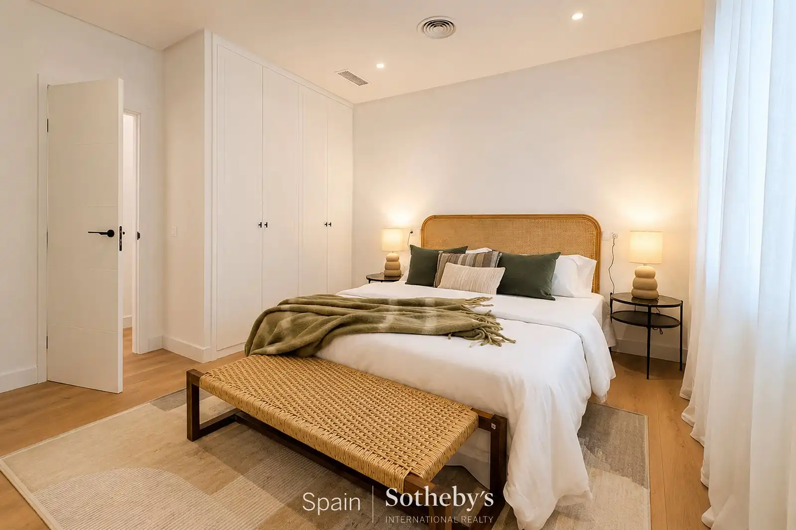 Bedroom of Apartments for sale in Madrid  with Air Conditioner, Heating and Storage room