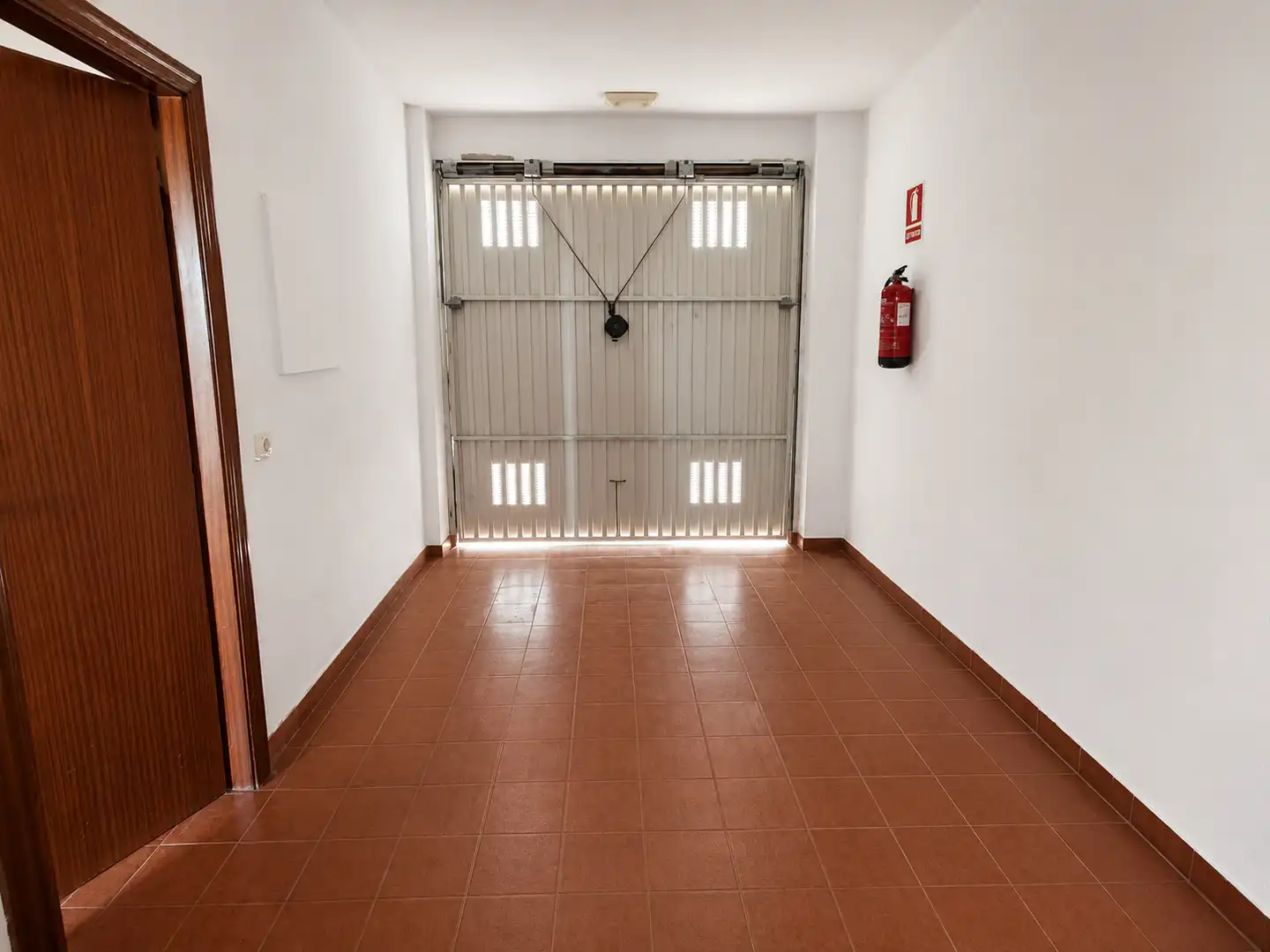 Parking de Casa adosada en venta en La Carlota con Terraza, Horno y Lavadora