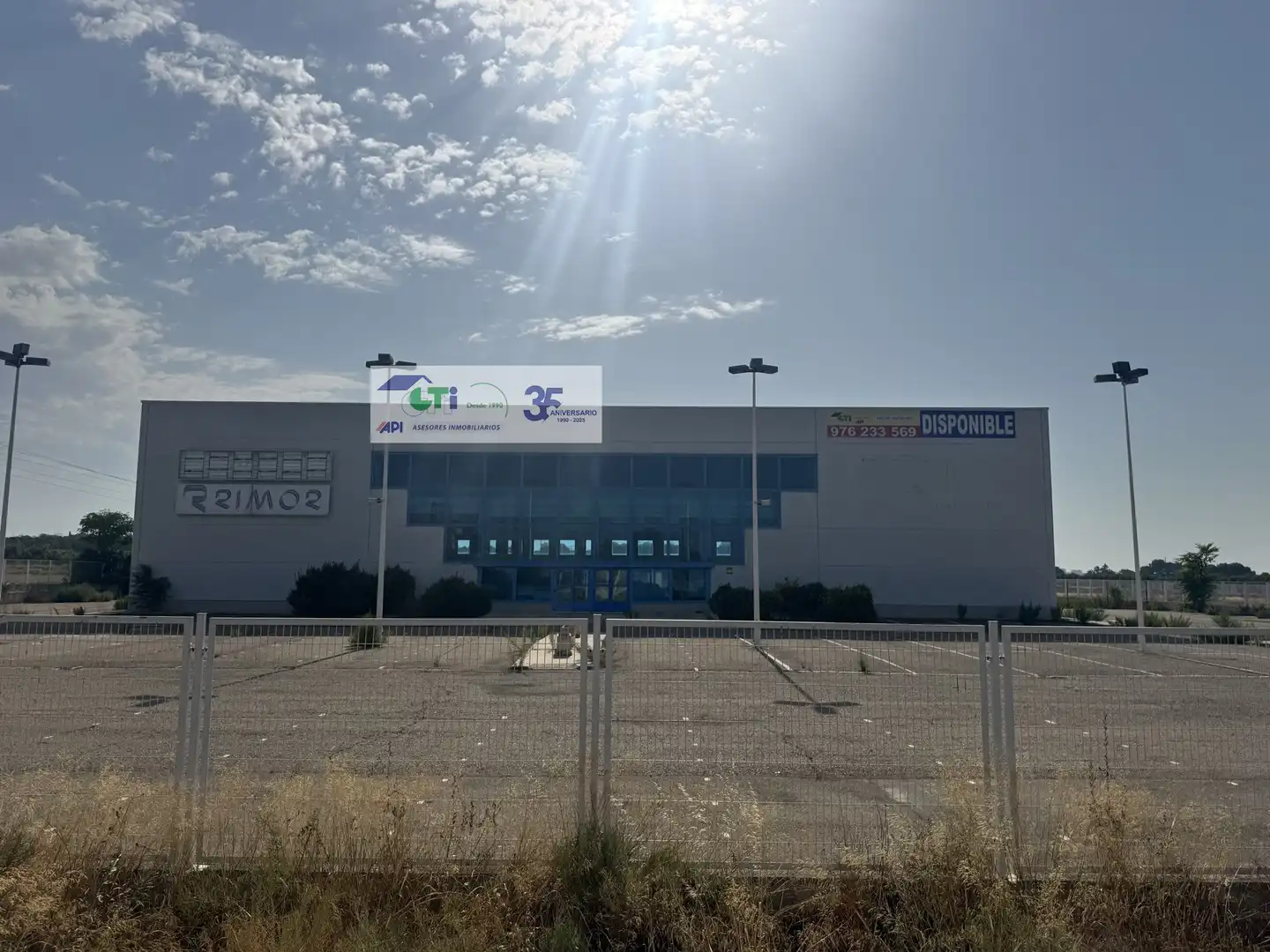 Außenansicht von Fabrikhallen zur Miete in Zaragoza
