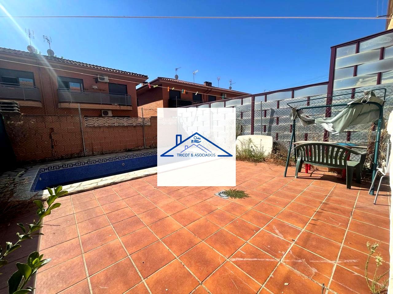 Vista exterior de Casa adosada en venda en Seseña amb Jardí privat, Terrassa i Traster