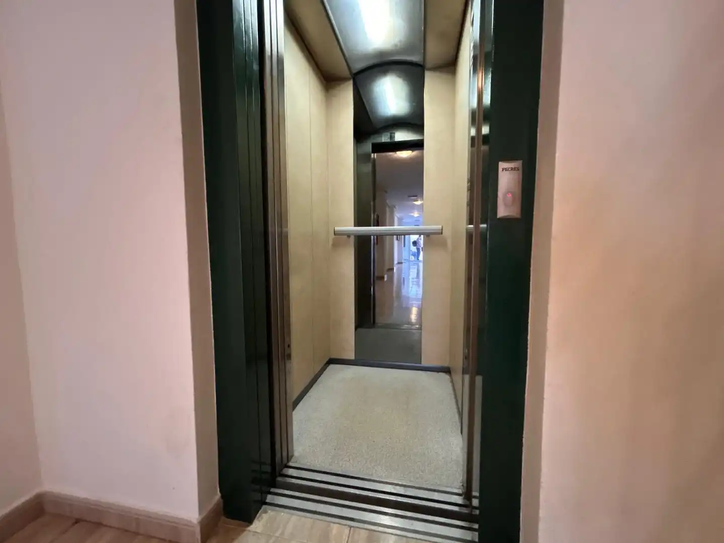 Flat for sale in Dolores  with Air Conditioner, Terrace and Furnished