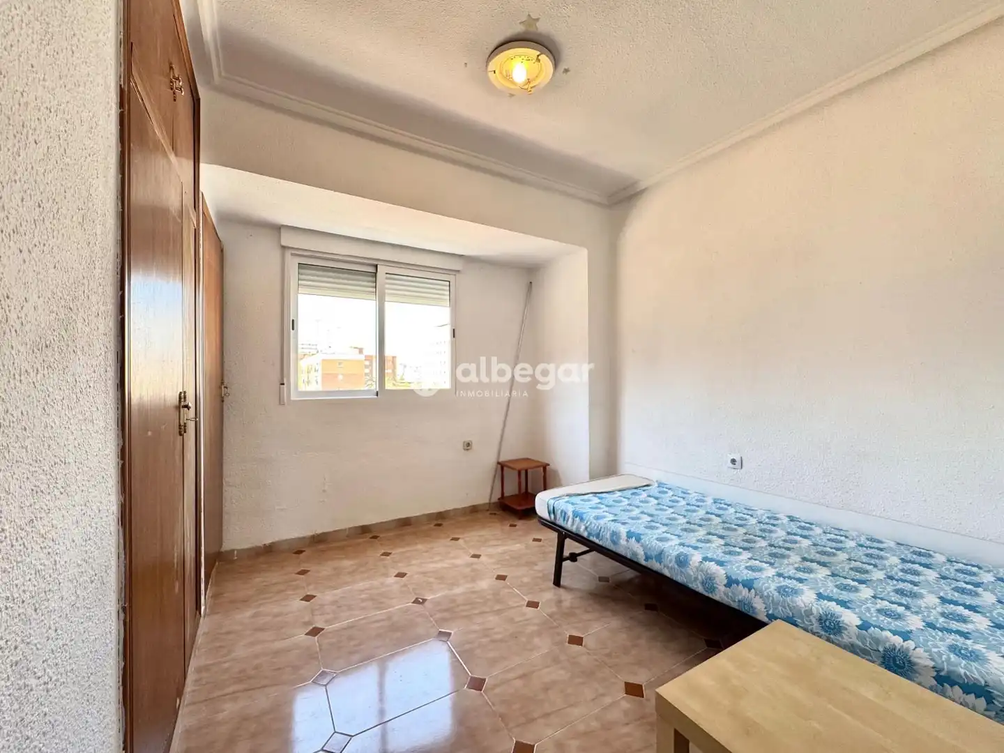 Habitación de Piso en venta en Valencia con Terraza, Trastero y Horno