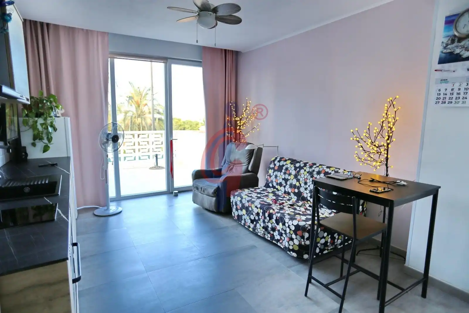 Sala d'estar de Casa o xalet en venda en Alicante / Alacant amb Jardí privat, Terrassa i Piscina