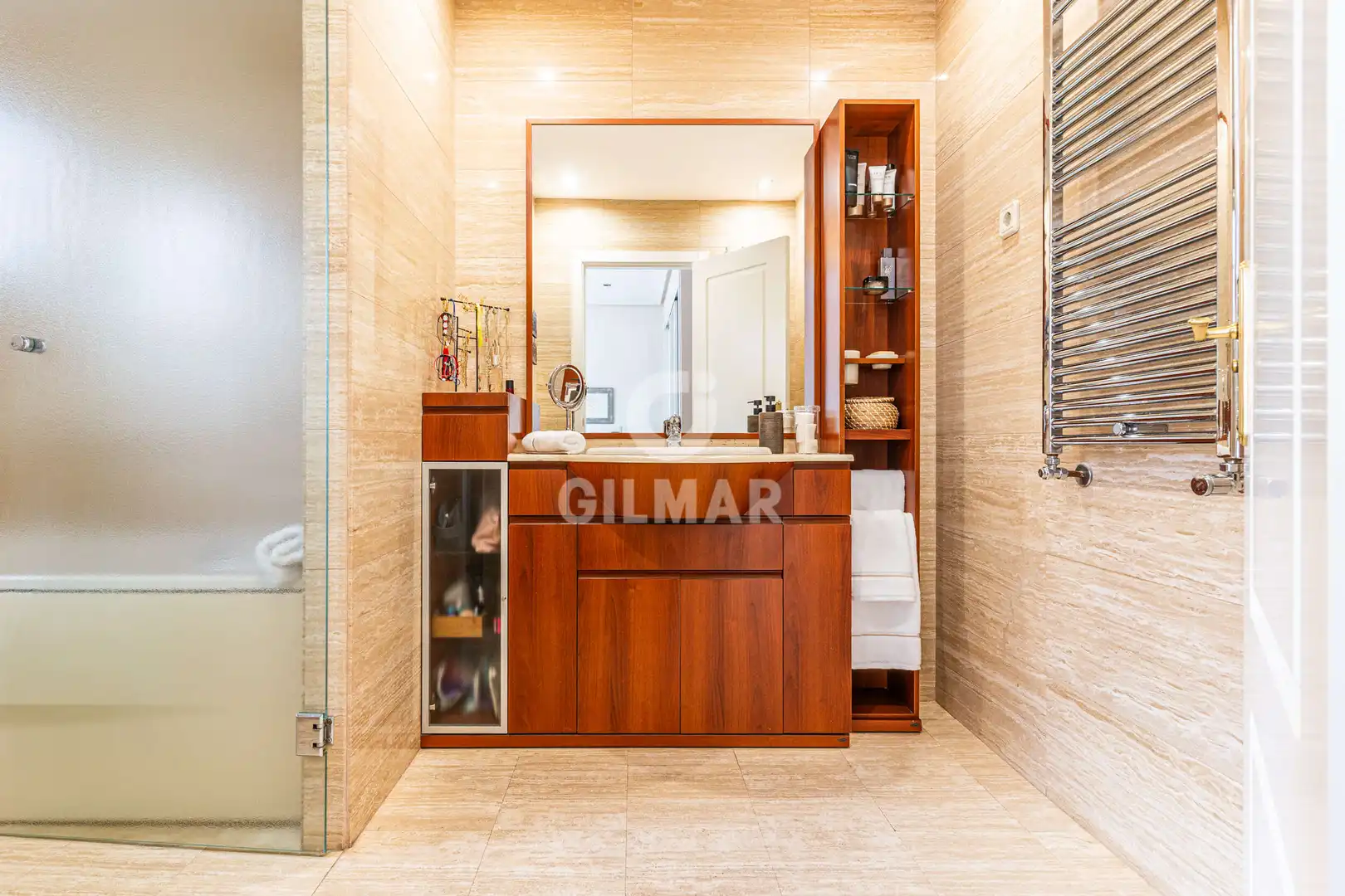 Baño de Casa adosada en venta en Boadilla del Monte con Calefacción, Jardín privado y Piscina