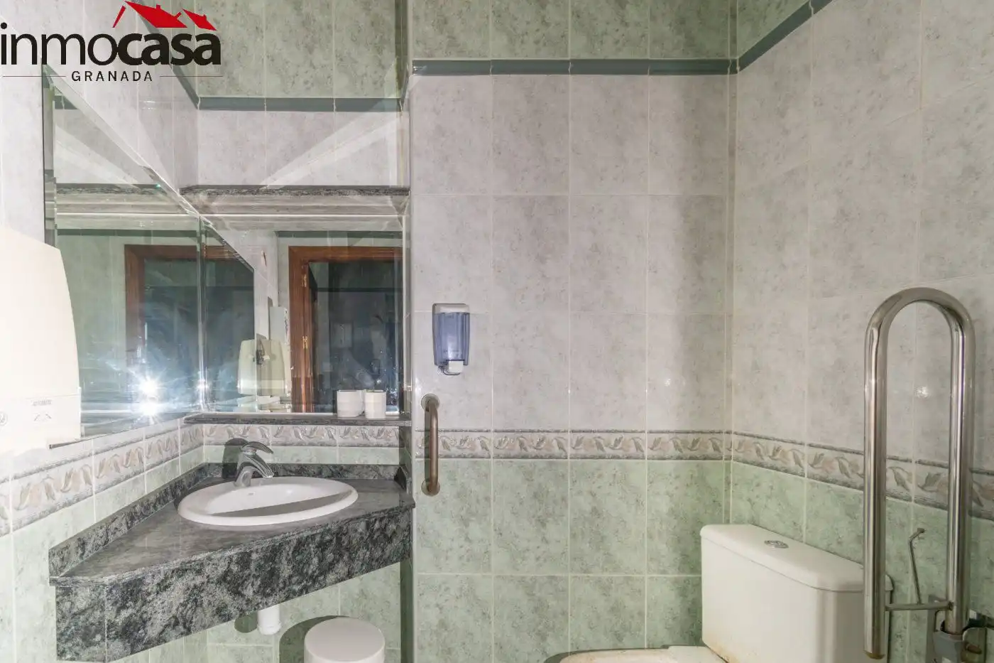 Bathroom of Commercial properties for sale in Granada  with Air Conditioner and Furnished