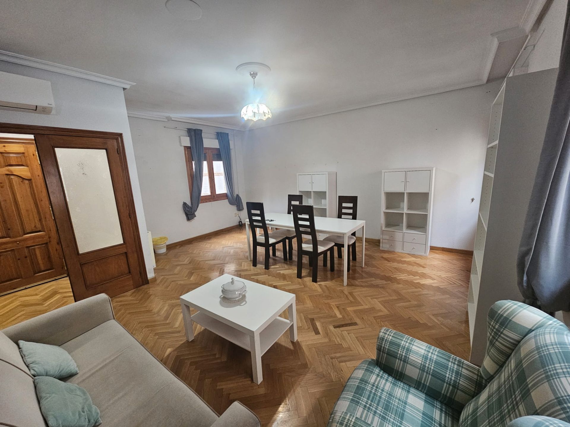 Living room of Flat to rent in  Toledo Capital  with Air Conditioner, Heating and Parquet flooring