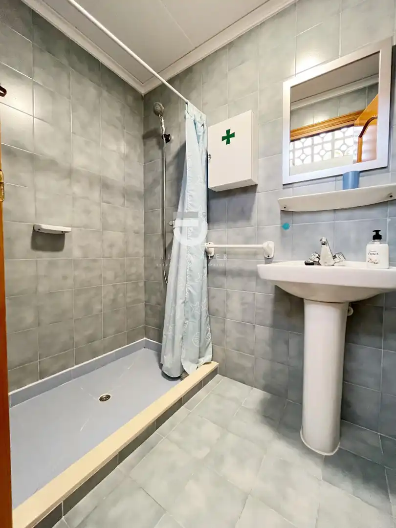 Badezimmer von Haus oder Chalet zum Verkauf in Oliva mit Klimaanlage, Heizung und Terrasse