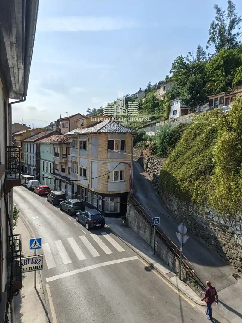Vista exterior de Edifici en venda en Mieres (Asturias)