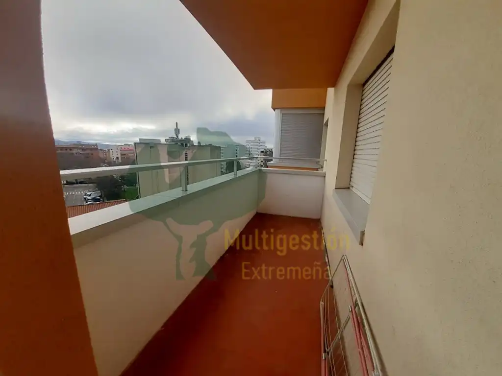 Terrasse von Wohnung zur Miete in Cáceres mit Heizung, Terrasse und Ofen