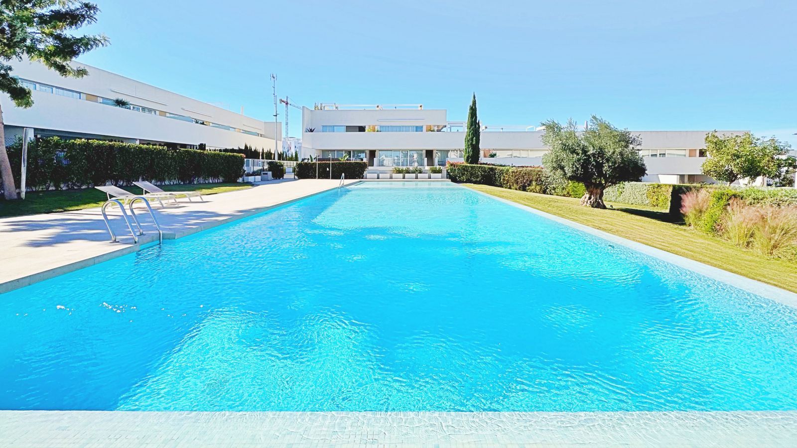 Piscina de Casa o xalet en venda en Orihuela amb Terrassa, Traster i Moblat