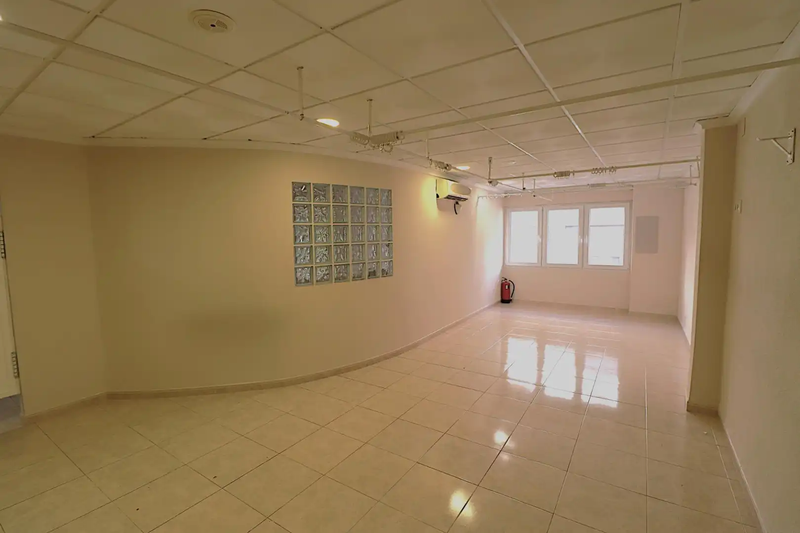 Office for rent in Elda  with Air Conditioner