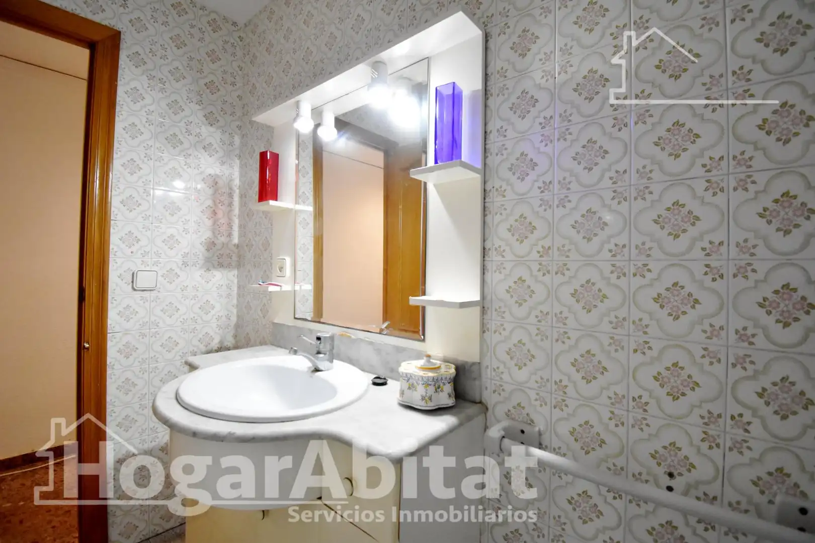 Baño de Piso en venta en Gandia con Terraza y Amueblado