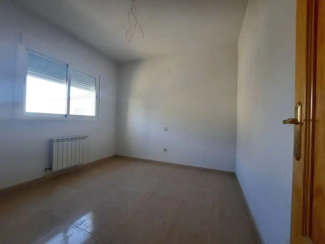 Dormitori de Casa adosada en venda en Escalona amb Calefacció i Alarma